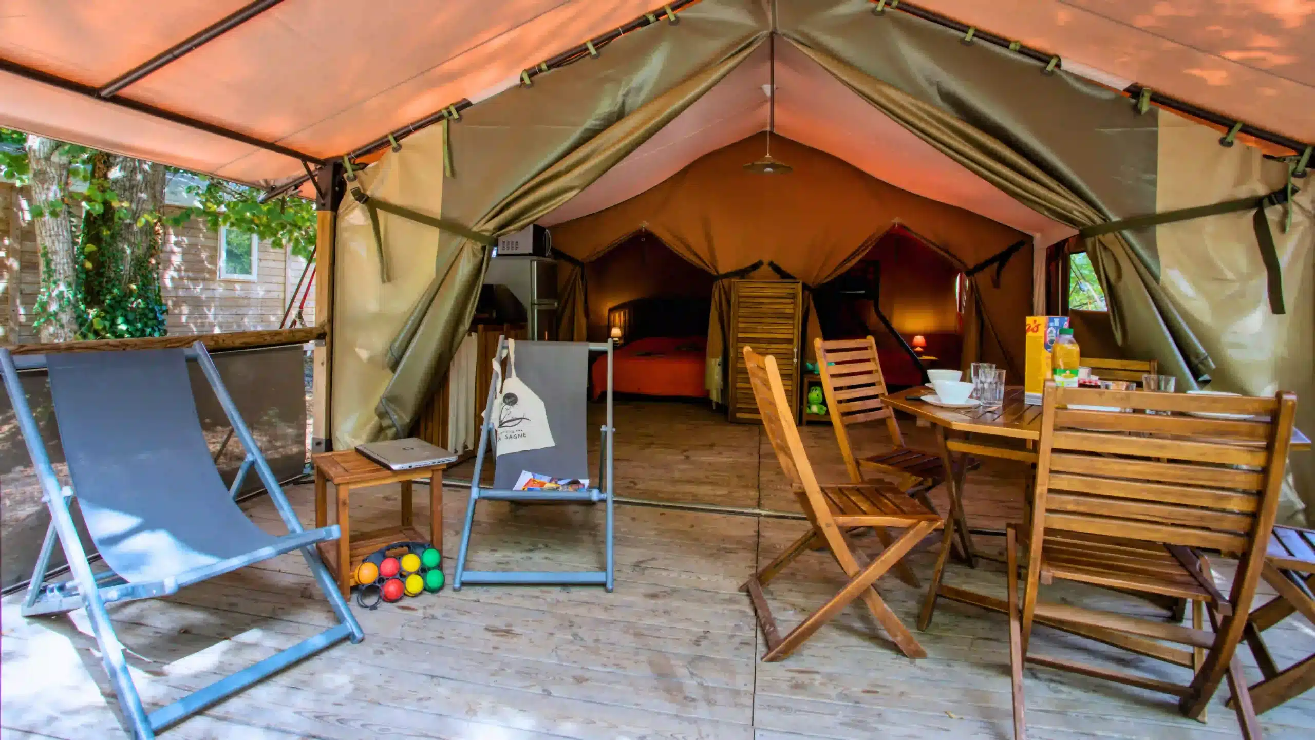 interieur tente paysage