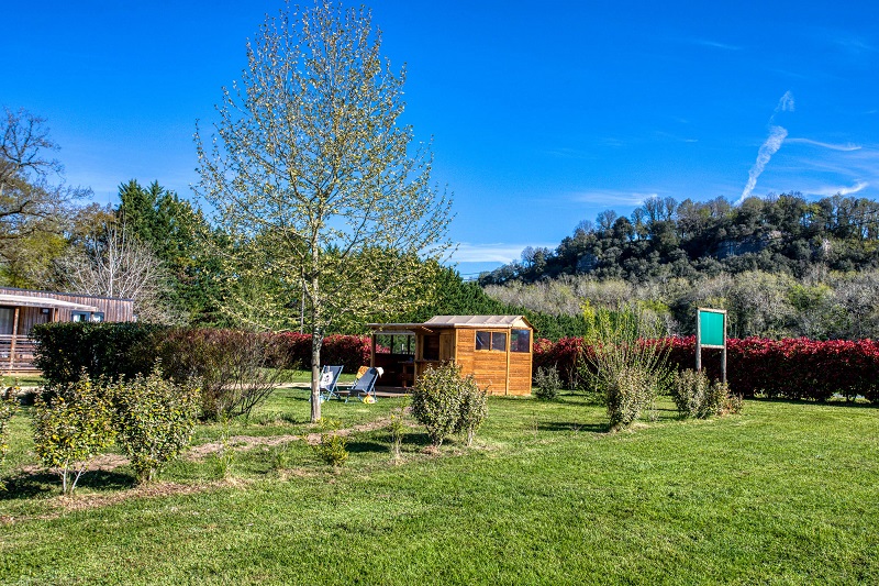 Forfait Premium Freecamp Guinguette – emplacement équipé d&rsquo;une douche et d&rsquo;un sanitaire privés.