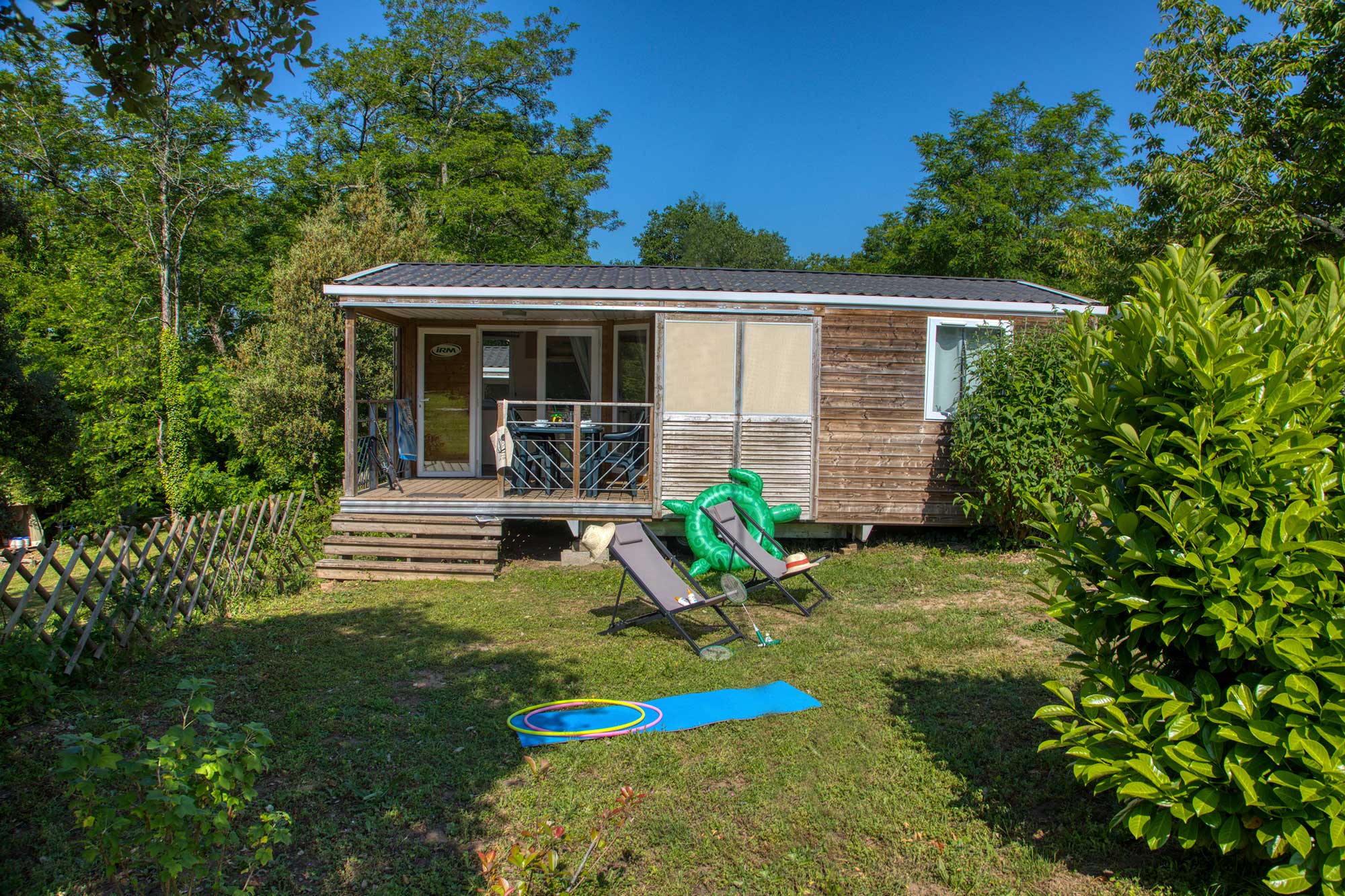 Mobil-home Standard 31m² (2 chambres) – terrasse couverte + TV